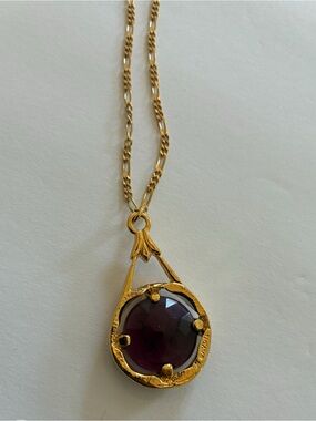 Vintage Gold Tone Avon Necklace Purple Glass Intaglio Cameo Pendant